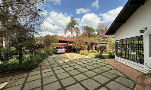 Chácara em Condomínio Antes do Centro de Ibiúna!!