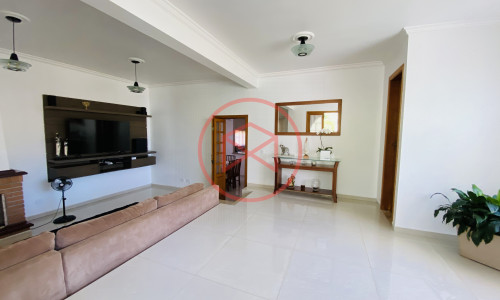 Casa em Condomínio de Alto Padrão!