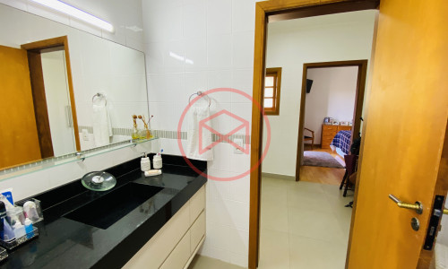 Casa em Condomínio de Alto Padrão!