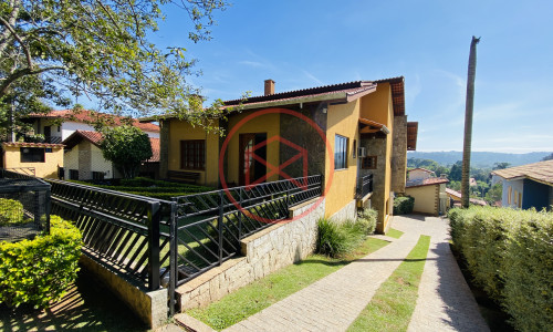 Casa em Condomínio de Alto Padrão!