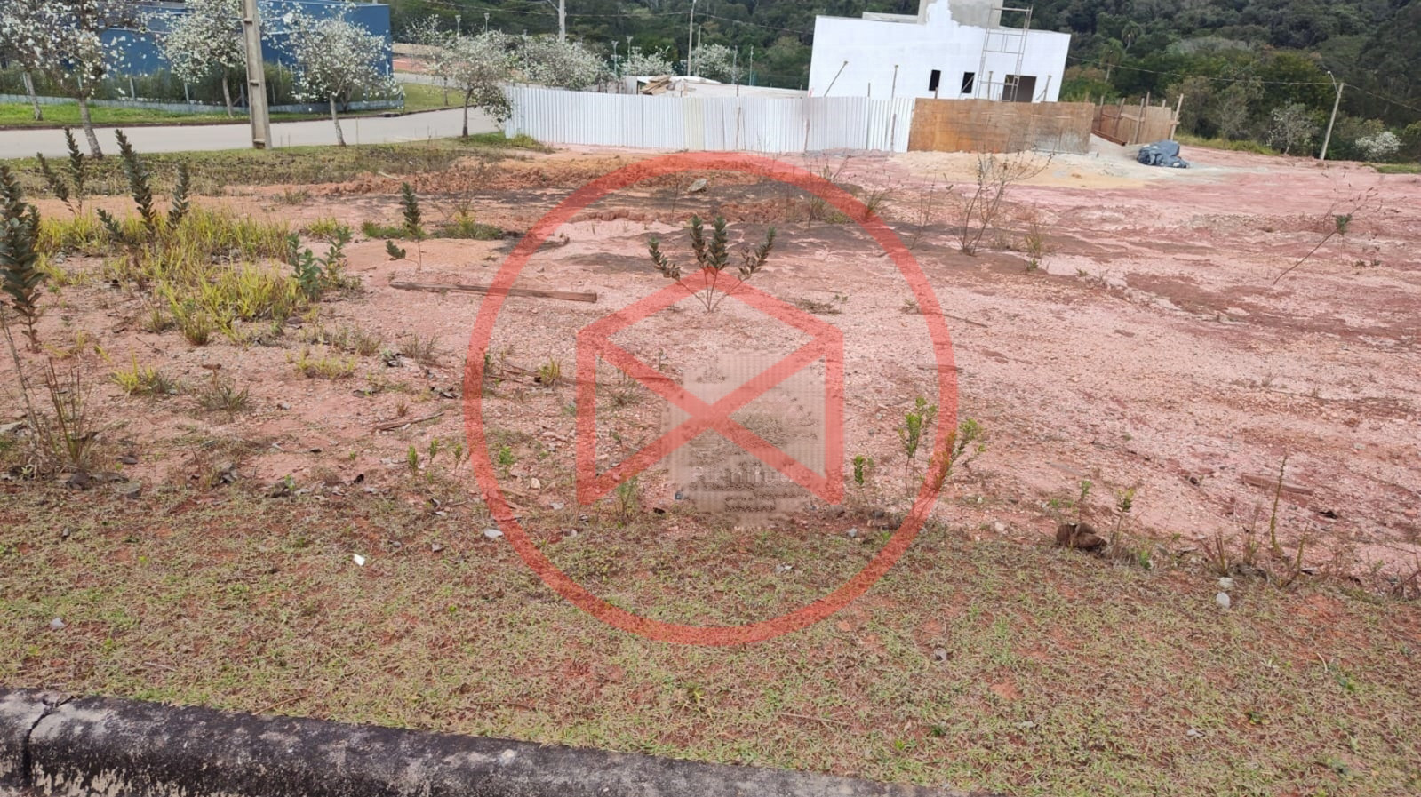 Lote em Condomínio Fechado com Acesso a Represa em Ibiúna