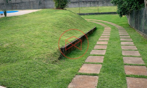 Chácara em Ibiuna, antes do centro.