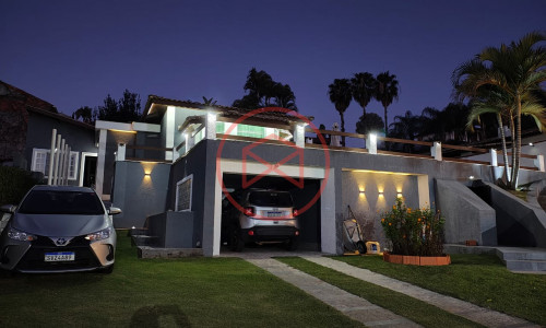 Casa em Condomínio Fechado antes do centro de Ibiúna.