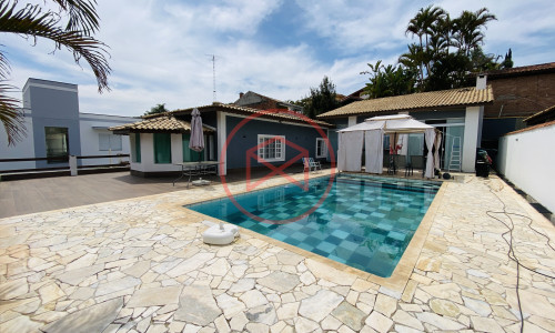 Casa em Condomínio Fechado antes do centro de Ibiúna.