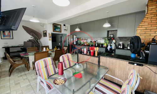 Casa em Condomínio Fechado antes do centro de Ibiúna.