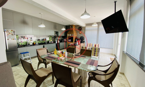 Casa em Condomínio Fechado antes do centro de Ibiúna.