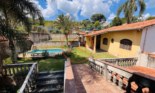 Chácara em Condomínio Fechado em Ibiúna. Interior de SP