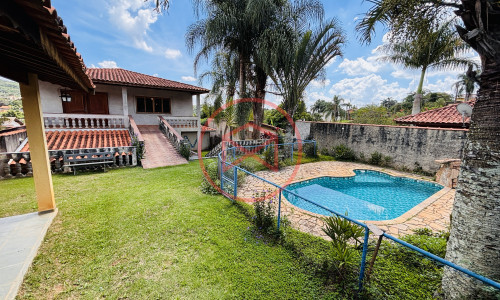 Chácara em Condomínio Fechado em Ibiúna. Interior de SP