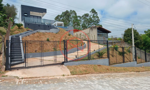 Chácara em Condomínio Antes do Centro de Ibiúna. Interior de SP