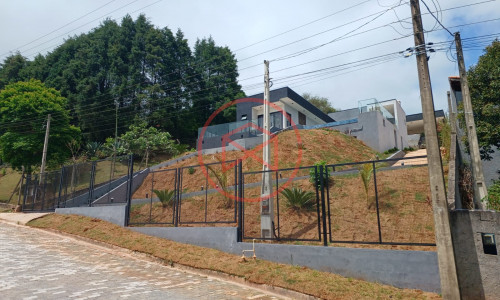 Chácara em Condomínio Antes do Centro de Ibiúna. Interior de SP