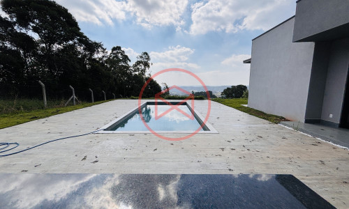 Chácara em Condomínio Fechado em Ibiúna