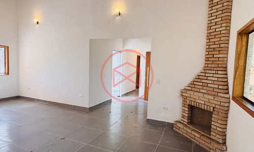 Chácara em Condomínio Fechado Antes do Centro de Ibiúna