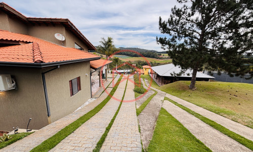 Chácara em Condomínio Próximo ao Centro de Ibiúna