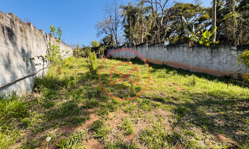Chácara em Ibiúna. Antes do Centro da Cidade