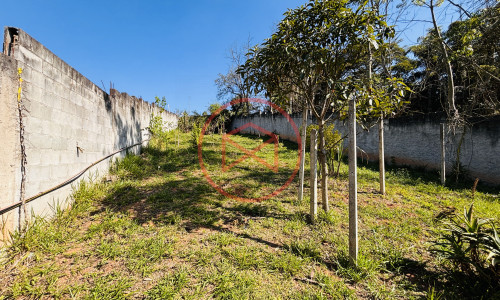 Chácara em Ibiúna. Antes do Centro da Cidade
