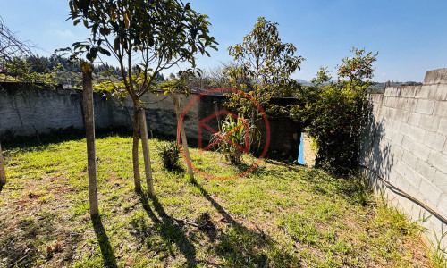 Chácara em Ibiúna. Antes do Centro da Cidade