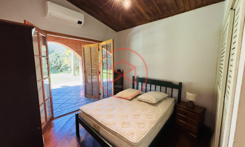 Chácara em Condomínio Fechado de Alto Padrão ante do Centro de Ibiúna.
