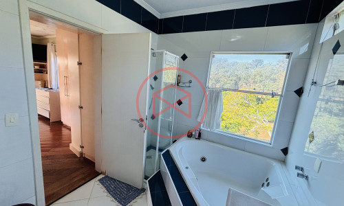Casa em Condomínio Fechado no Centro de Ibiúna