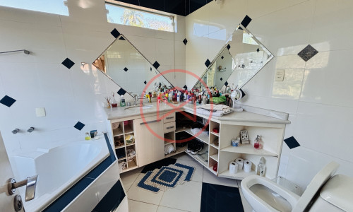 Casa em Condomínio Fechado no Centro de Ibiúna