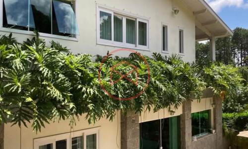 Casa em Condomínio Fechado no Centro de Ibiúna