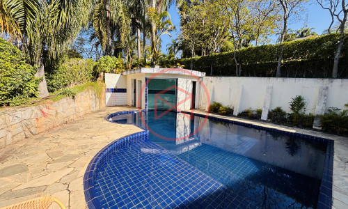 Casa em Condomínio Fechado no Centro de Ibiúna