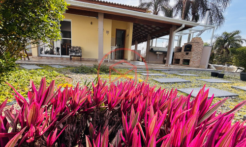 Chácara em Condomínio Fechado Próximo do Centro de Ibiúna.