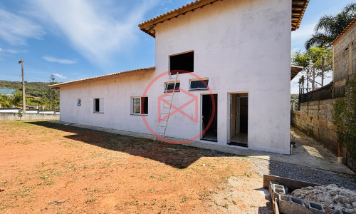 Chácara em Condomínio Fechado Próximo do Centro de Ibiúna.